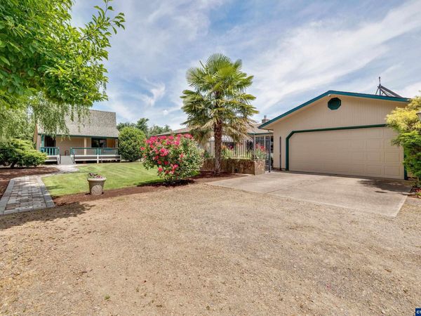 30248 S Barlow Rd, Hubbard, OR 97032