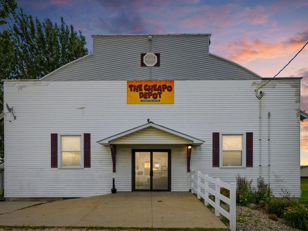 1653 300th Avenue, Dyersville, IA 52040
