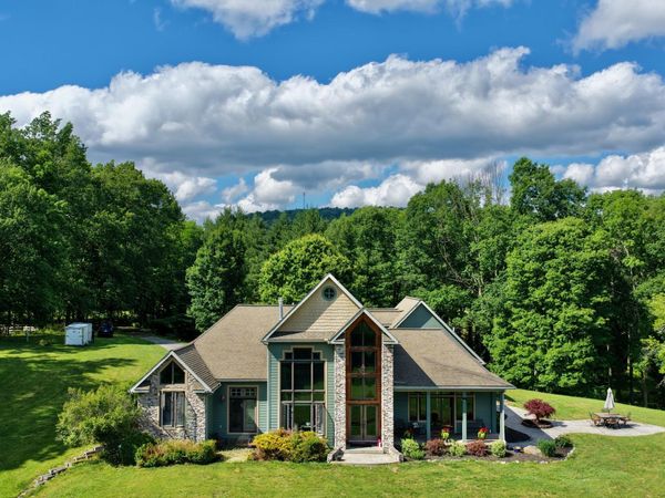 212 Ironwood Lane, Rupert, WV 25984