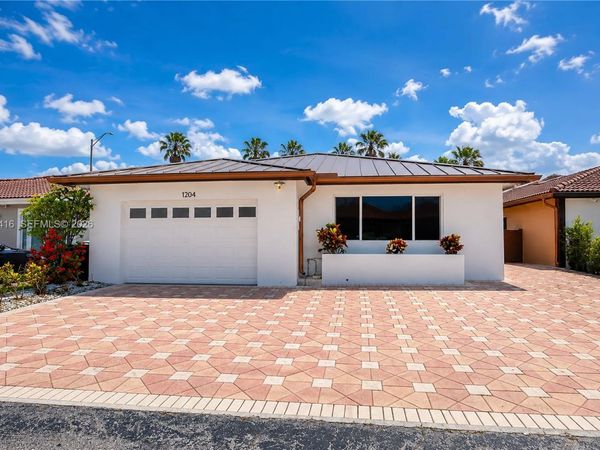 1204 SW 136th Pl , Miami, FL 33184