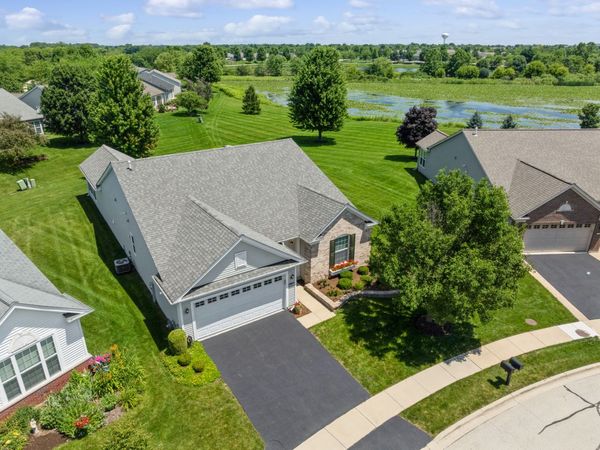 2787 Beacon Point Circle, Elgin, IL 60124