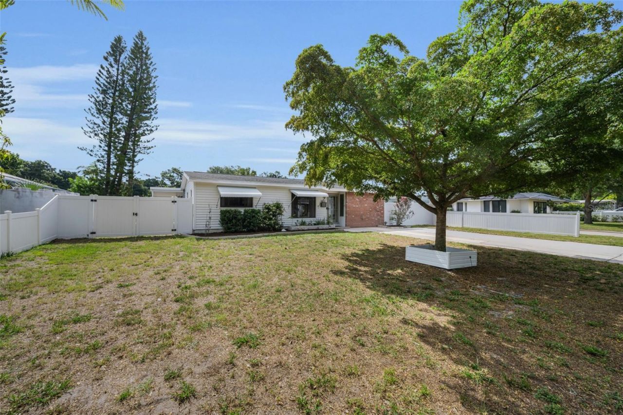 6701 Orchard Drive N, Saint Petersburg, FL 33702 Photo