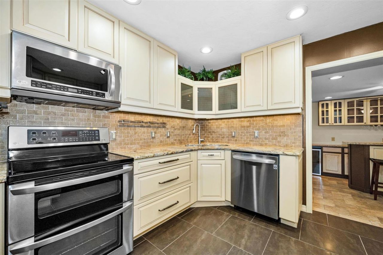 6701 Orchard Drive N, Saint Petersburg, FL 33702 Photo