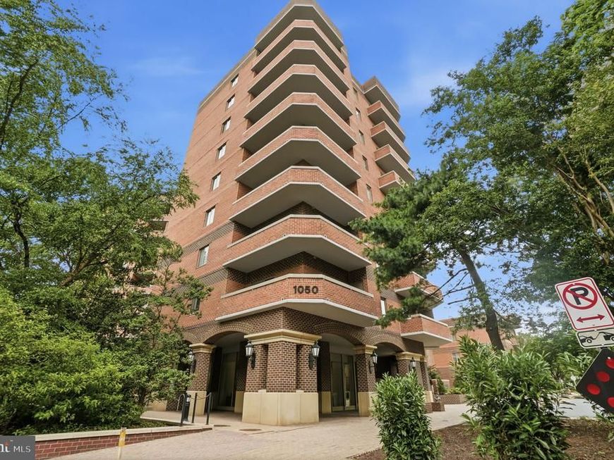 1050 N Stuart Street, Unit 122, Arlington, VA 22201 Main Photo