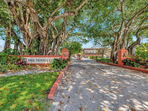660 Tennis Club Drive, Unit 303, Fort Lauderdale, FL 33311