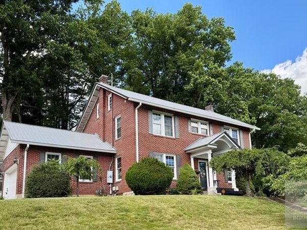 419 Oakhurst, Bluefield, WV 24701
