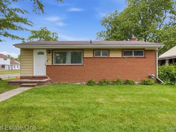 340 W Hopkins Avenue, Pontiac, MI 48340