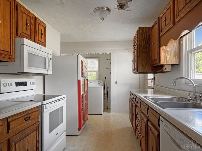 1243 Ellen Drive, Middletown, OH 45042 Photo 6