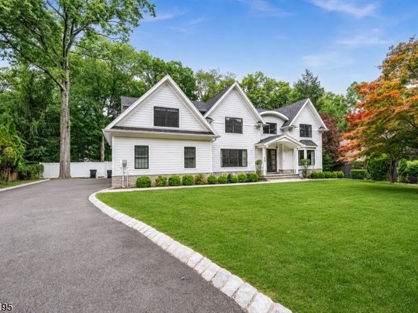 526 Track Ln, River Vale, NJ 07675
