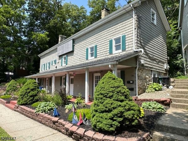 14 W Main St Apt A, Clinton, NJ 08809