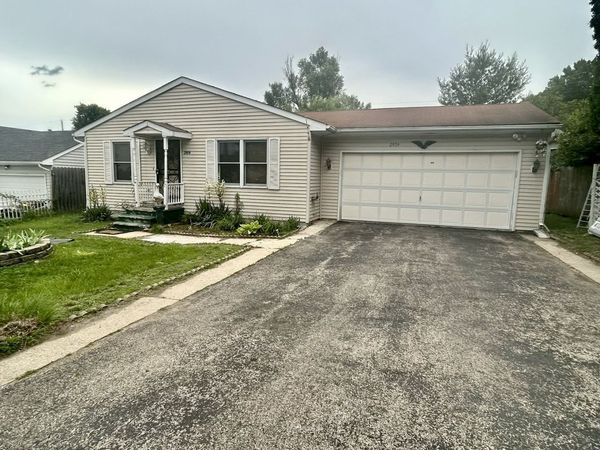2974 17th Street , Rockford, IL 61109