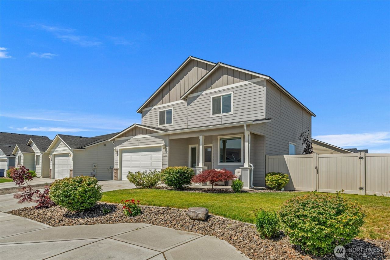 130 S Mystical Avenue, East Wenatchee, WA 98802 Main Photo