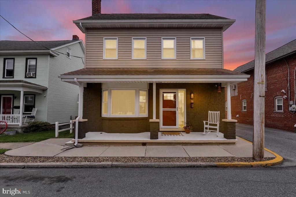 18 E MAPLE STREET, CLEONA, PA 17042