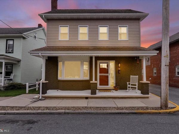 18 E MAPLE STREET, CLEONA, PA 17042
