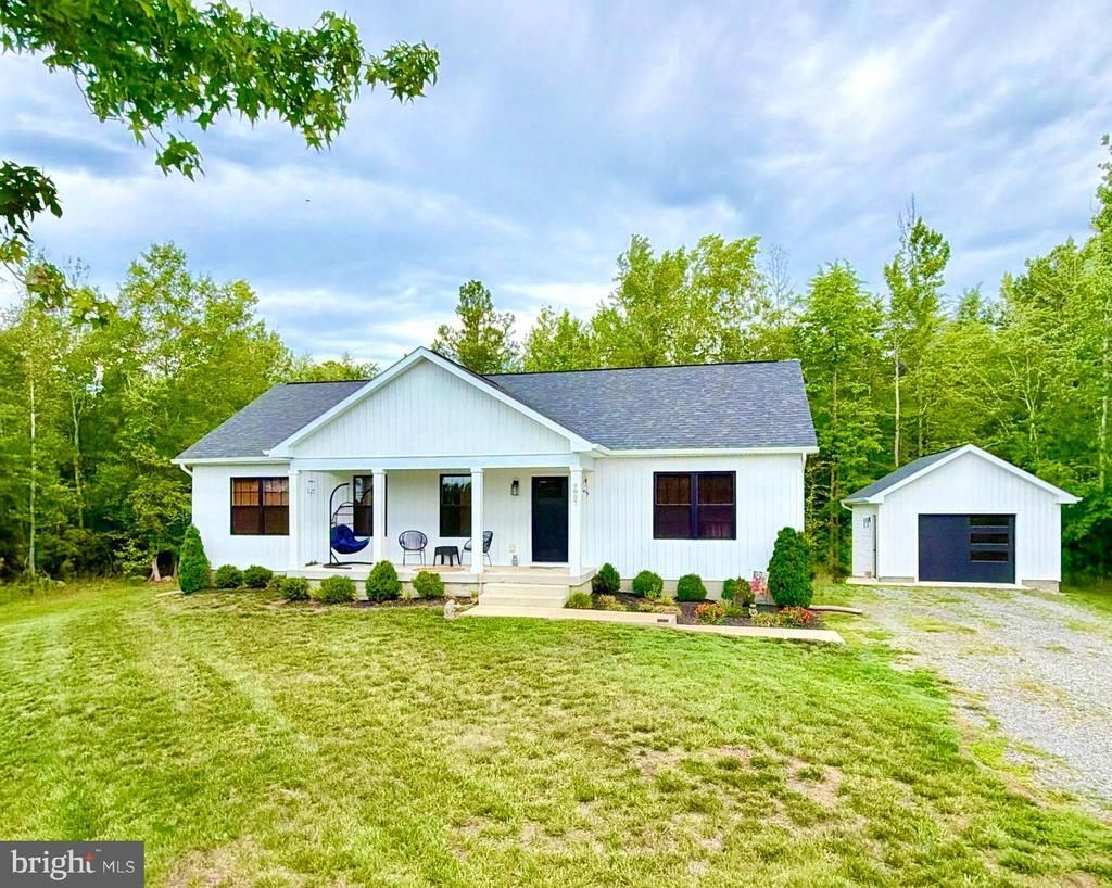 9807 Robert E Lee Drive, Spotsylvania, VA 22551 Main Photo