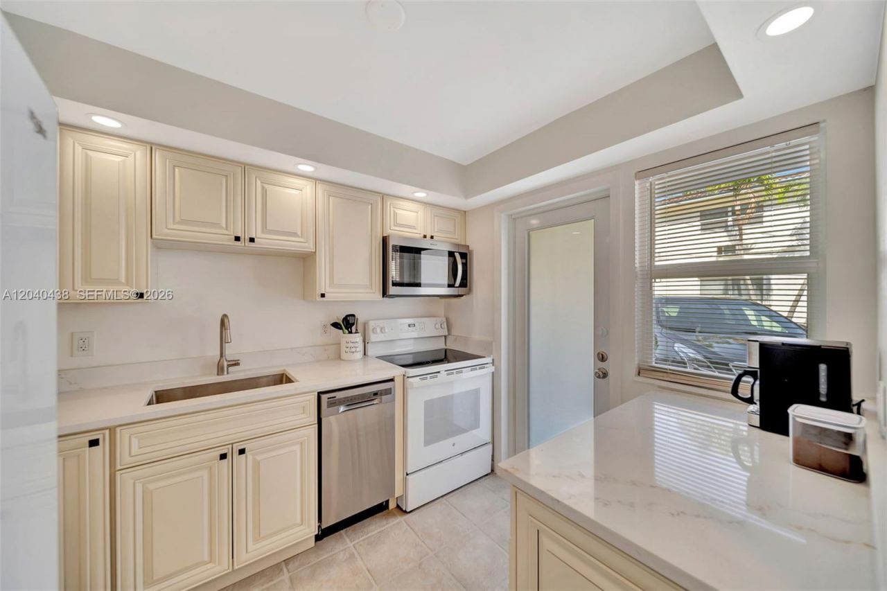 3221 NE 8th St, Unit 103, Pompano Beach, FL 33062 Photo