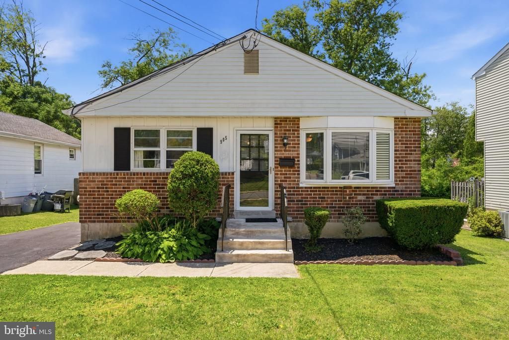 905 AMOSLAND ROAD , MORTON, PA 19070