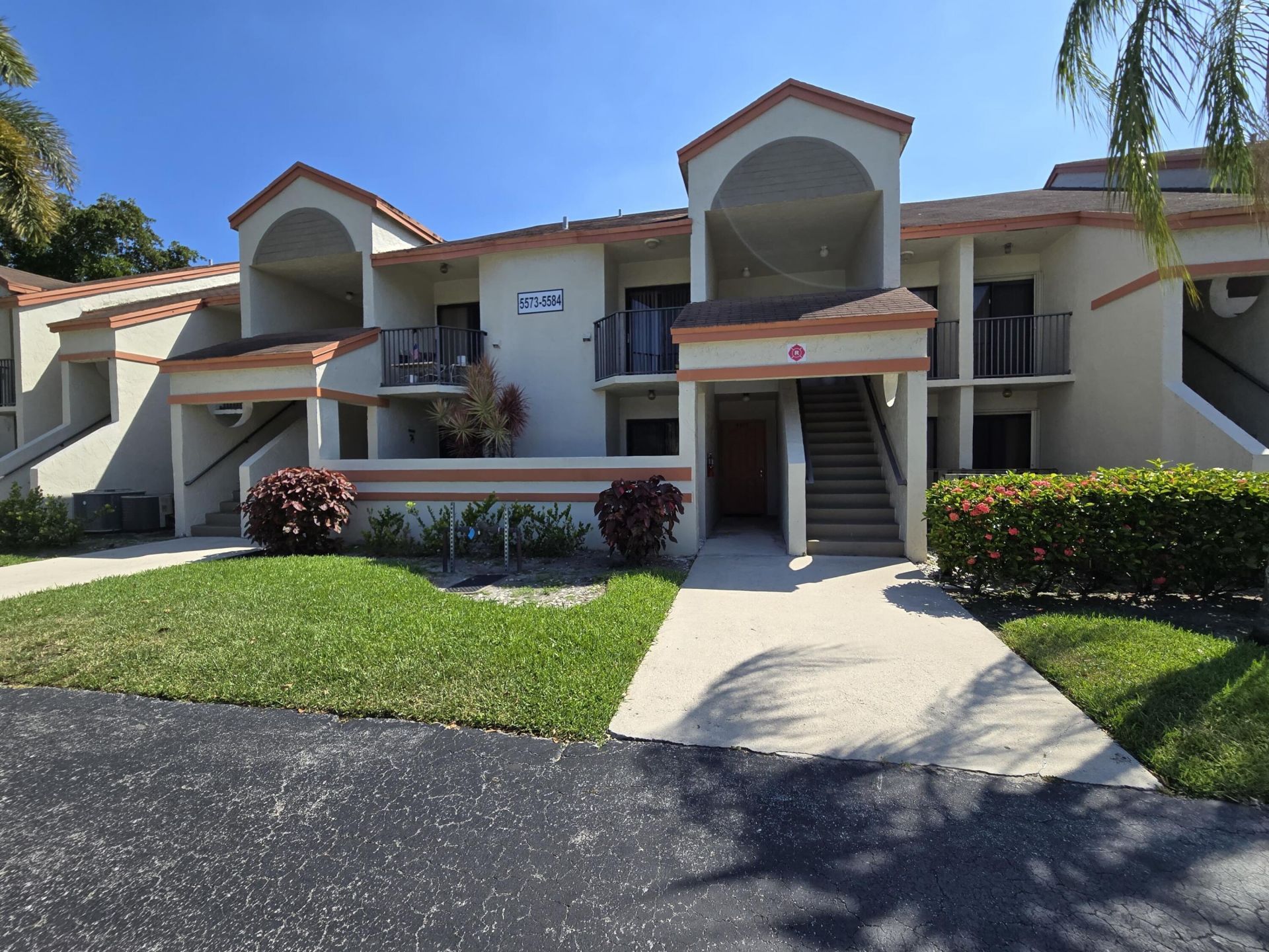 5577 Courtyard Drive, Margate, FL 33063 Photo
