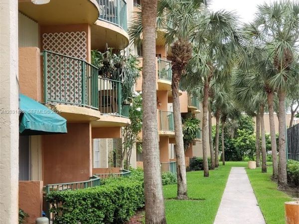 9310 Fontainebleau Blvd, Unit 112, Miami, FL 33172