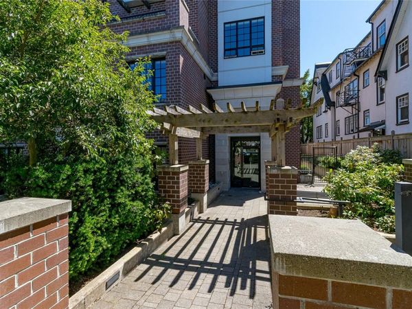 1011 Burdett Ave, Unit #308, Victoria, BC V8V 3G9