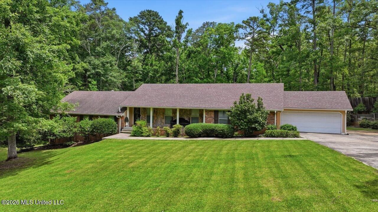 5 Rochelle Drive, Brandon, MS 39047 Main Photo