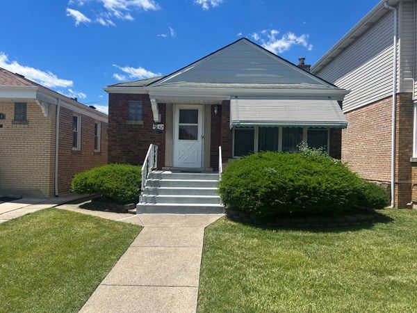 8042 S Sacramento Avenue, Chicago, IL 60652