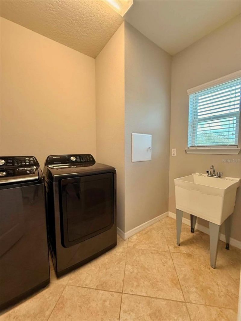 5703 Village Center Drive, Lithia, FL 33547 Photo