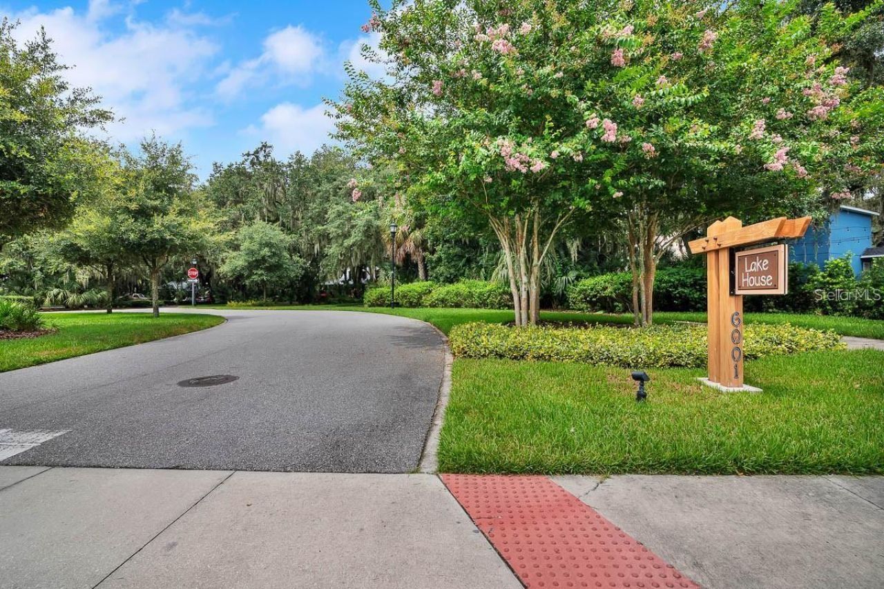 5703 Village Center Drive, Lithia, FL 33547 Photo