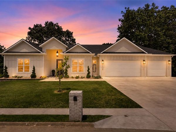 2055 Collins Drive, Pea Ridge, AR 72751