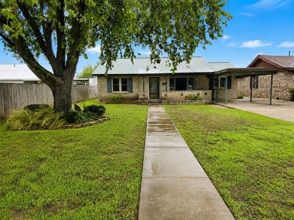 1809 N Oregon Avenue, Mangum, OK 73554