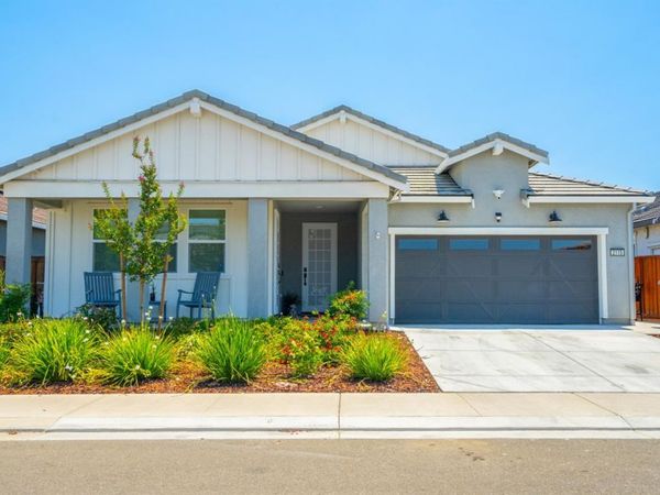2115 Prairie Way, Dixon, CA 95620