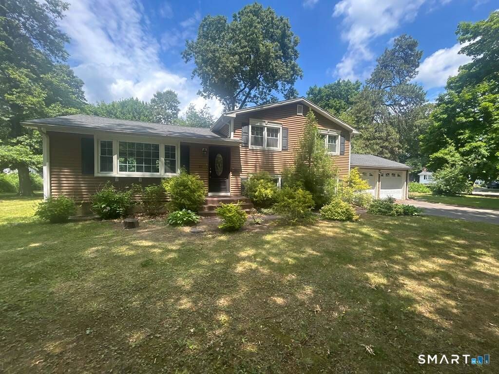 21 Larson, North Haven, CT 06473 Main Photo