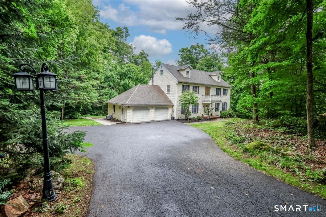 33 Greenknoll, Brookfield, CT 06804 Main Photo