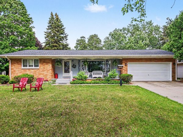 324 Fairlane Drive NW, Sparta, MI 49345