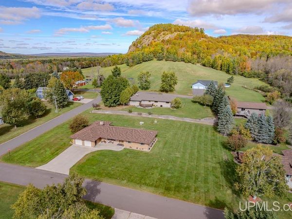 1002 E Gold Street, Bessemer, MI 49911