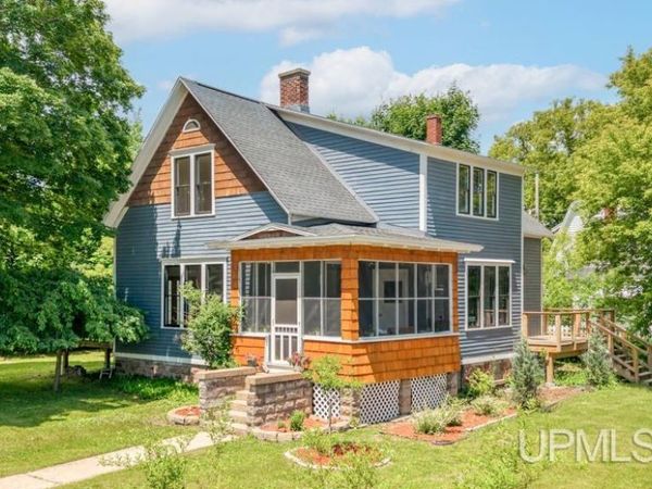 300 W F Street, Iron Mountain, MI 49801