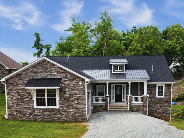 273 Hammock Pointe DR , Moneta, VA 24121