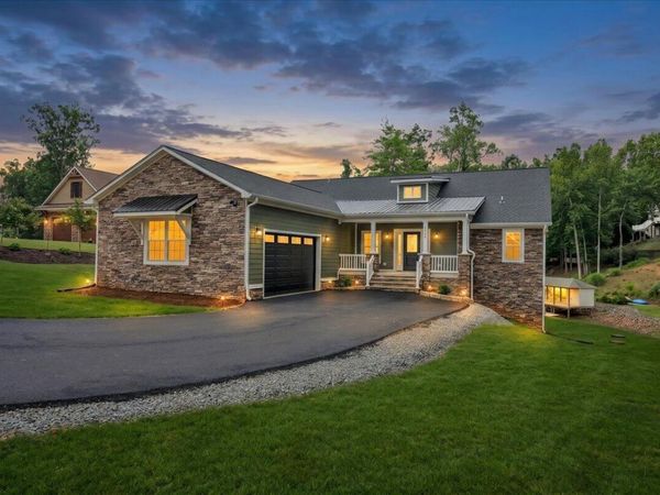 273 Hammock Pointe DR, Moneta, VA 24121