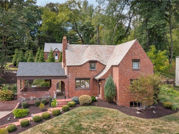 215 Brookside Blvd , Pittsburgh, PA 15241
