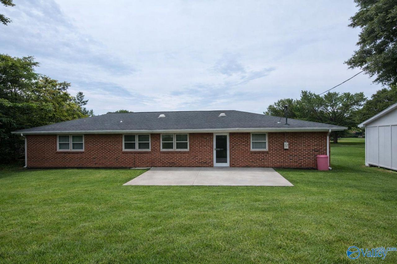 2208 Suzanne Circle Nw, Huntsville, AL 35810 Main Photo