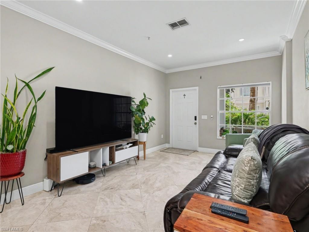 3299 Megan Ln, Unit 4, Naples, FL 34109 Photo