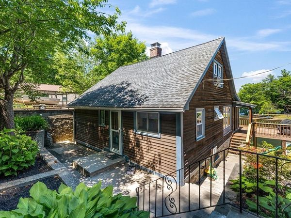 34 Lake Sargent Dr, Leicester, MA 01524