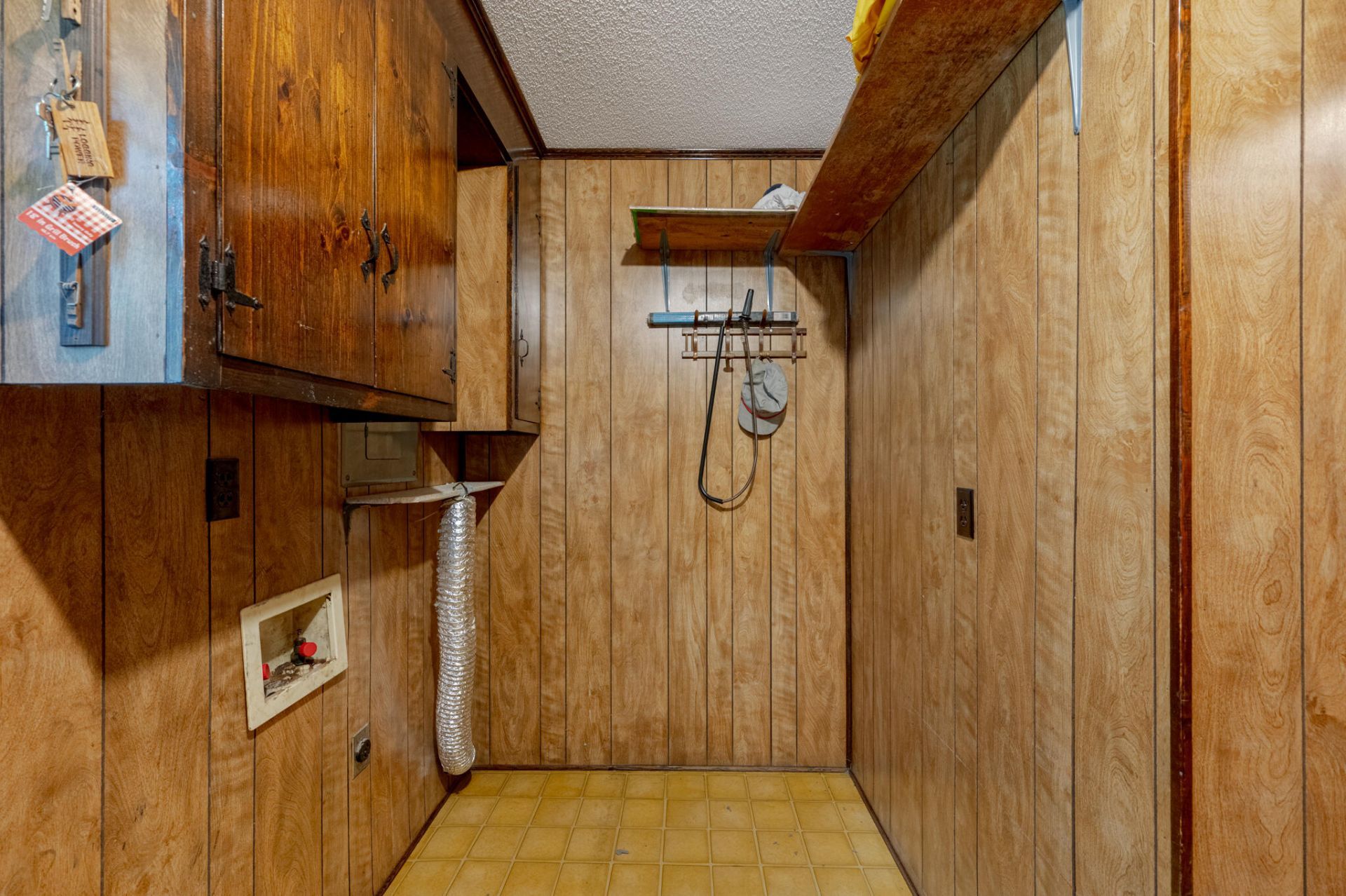 572 Westbury Road Photo 13