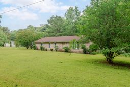 572 Westbury Road photo 4
