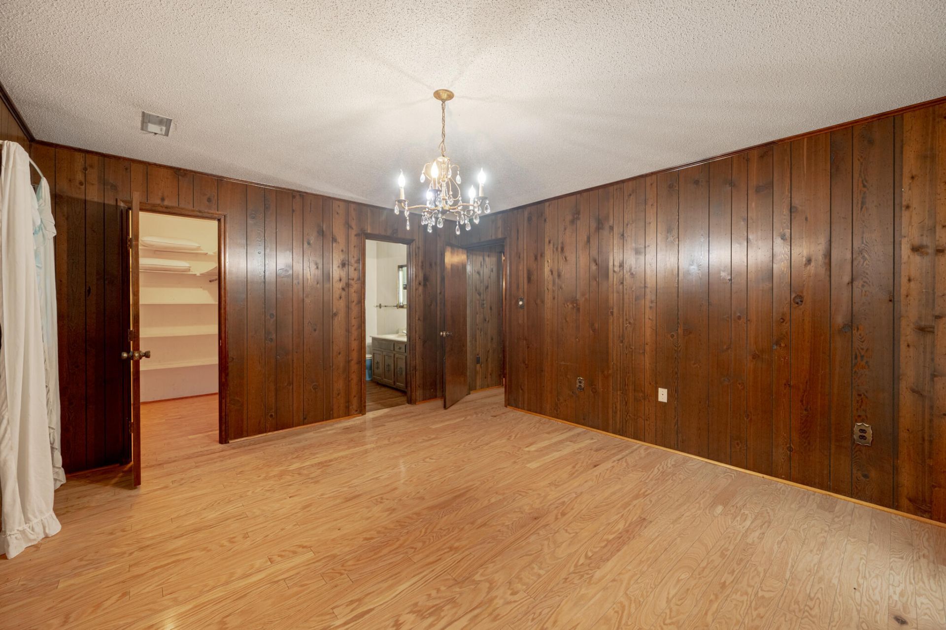 572 Westbury Road Photo 20