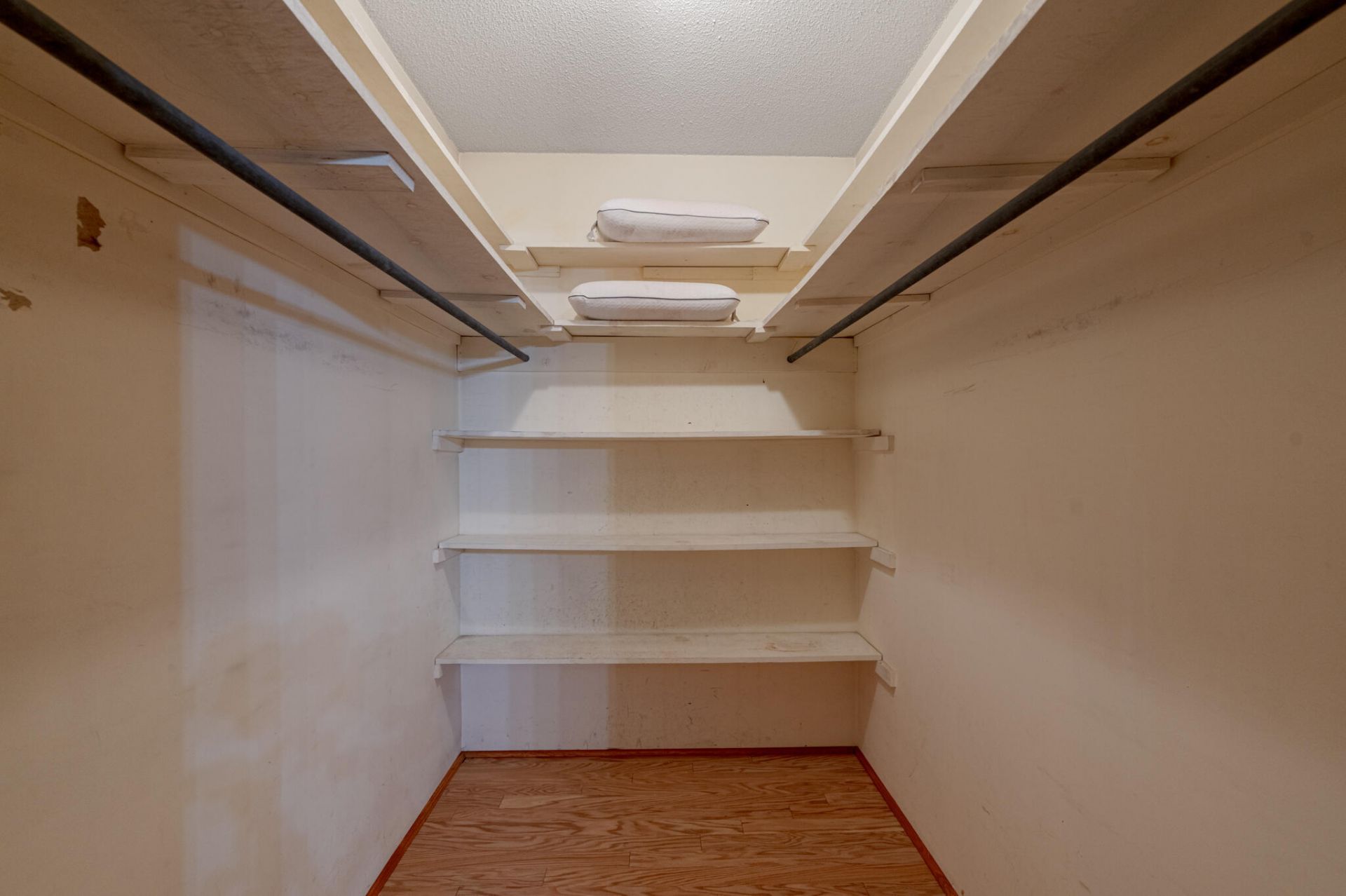 572 Westbury Road Photo 21