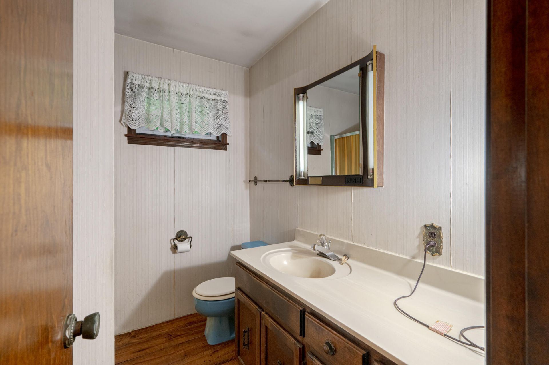 572 Westbury Road Photo 22