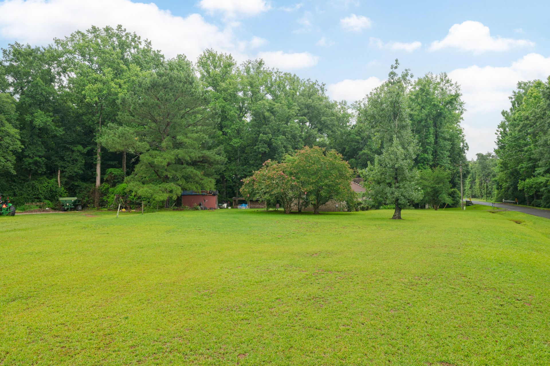 572 Westbury Road Photo 26