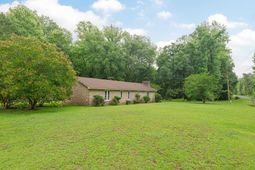572 Westbury Road photo 4