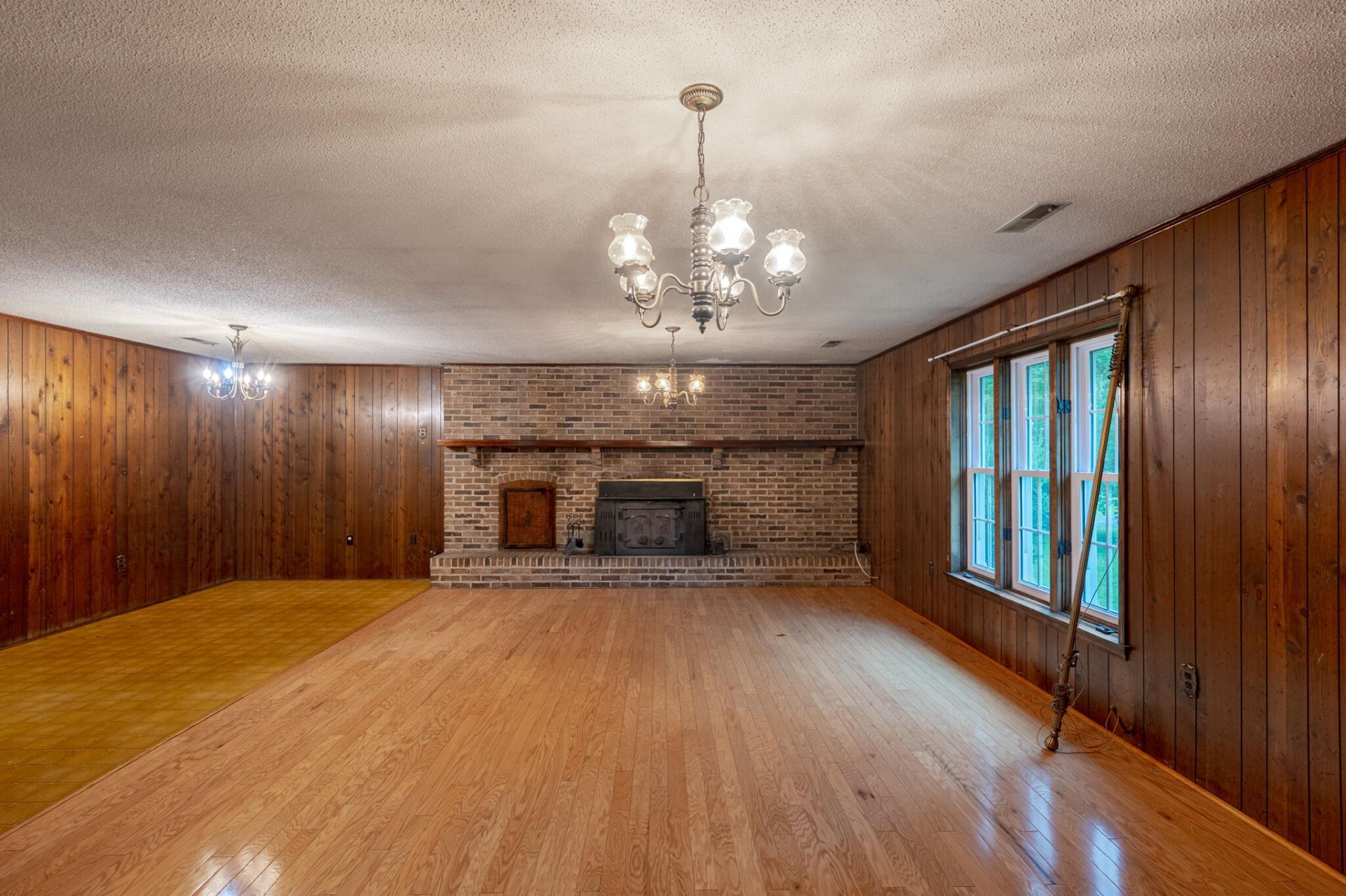 572 Westbury Road Photo 4